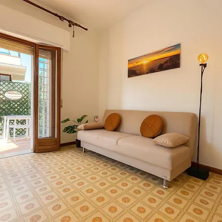 5 Min From Bus Stop- Wi-fi & Relax-