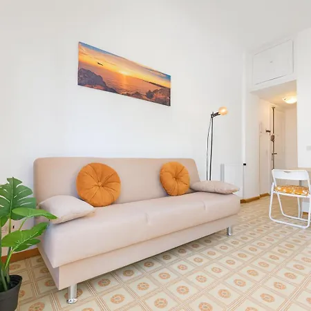 5 Min From Bus Stop- Wi-fi & Relax- *