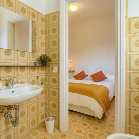 5 Min From Bus Stop- Wi-fi & Relax- *